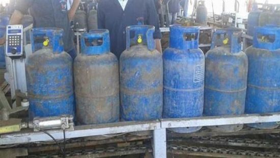 باللون الأحمر.. أسطوانات غاز للاستهلاك التجاري بالشيخ عثمان