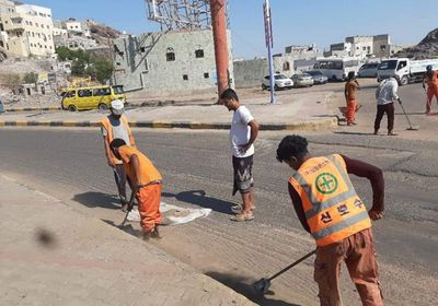 في أسبوع.. رفع 7759 طن قمامة من أنحاء عدن