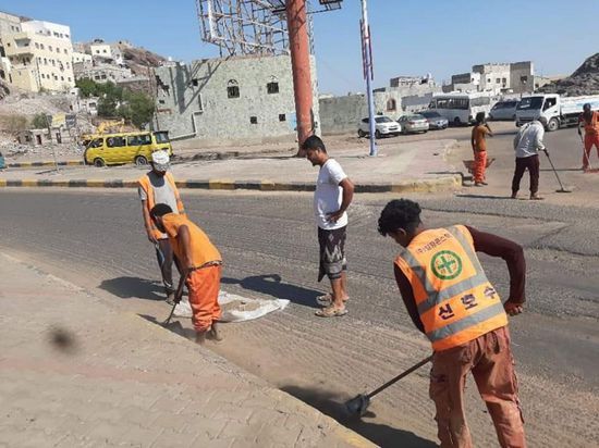 في أسبوع.. رفع 7759 طن قمامة من أنحاء عدن