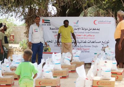 بقافلة غذائية.. "هلال الإمارات" يغيث 2000 فرد في رضوم