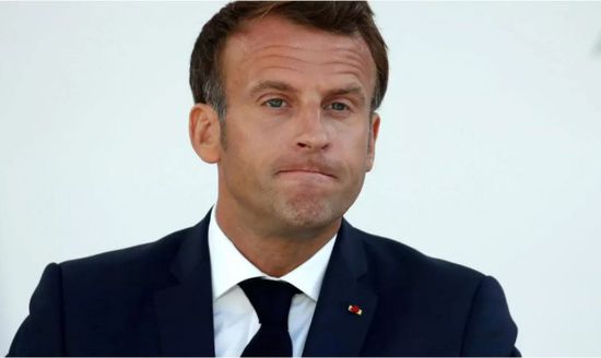 بعد هذا التصريح.. "الحارثي" يتوقع سقوط الرئيس الفرنسي قريبا