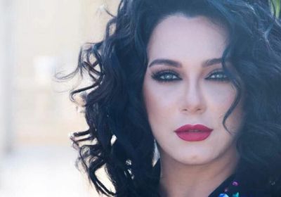 سلاف فواخرجي تتعاقد على "الكندوش" أمام أيمن زيدان