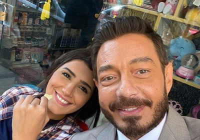 أحمد زاهر بصحبة مي عمر في كواليس "لؤلؤ"