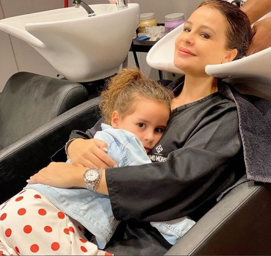 كارول سماحة بصحبة ابنتها "تالا" في ظهور جديد