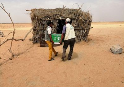 7056 سلة غذائية للنازحين في 3 مديريات بحجة