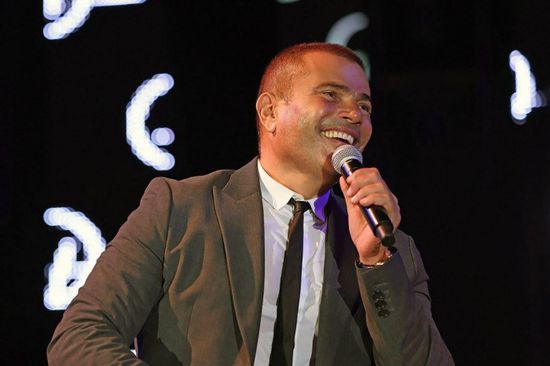 عمرو دياب يثير الجدل بسبب شكله الجديد (صور)