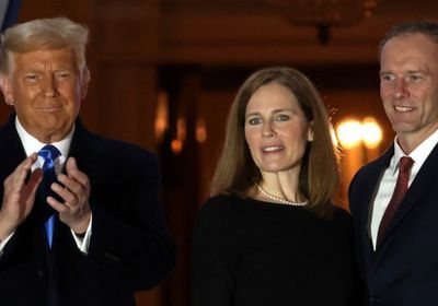 ترامب يعلق على تثبيت الشيوخ الأمريكي تعيين "باريت"