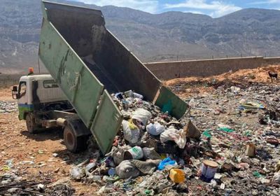 "خليفة الإنسانية" تعزز أداء "نظافة قلنسية" بسيارة نقل