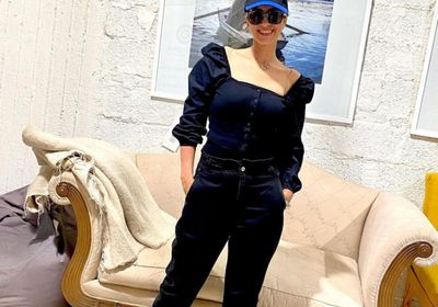 حنان مطاوع أنيقة في إطلالة كاجوال جديدة