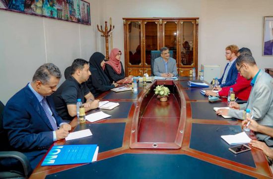 لملس يبحث آلية إعادة المهاجرين غير الشرعيين إلى دولهم