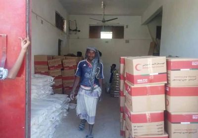 وصول دعم إغاثي إماراتي إلى منطقة غيل بشبوة