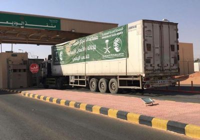 21 شاحنة إغاثة سعودية تصل إلى 4 محافظات