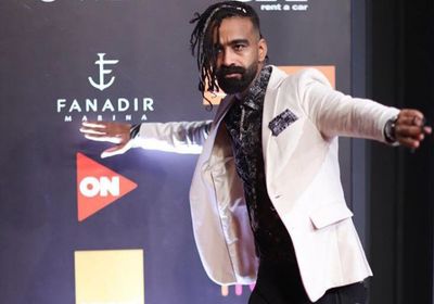 بعد تعافيه من كورونا.. محمود الليثي يفاجئ الجمهور بظهوره في مهرجان الجونة