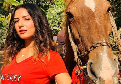 ريهام أيمن تمتطي خيل في أحدث جلسة تصوير (صور)