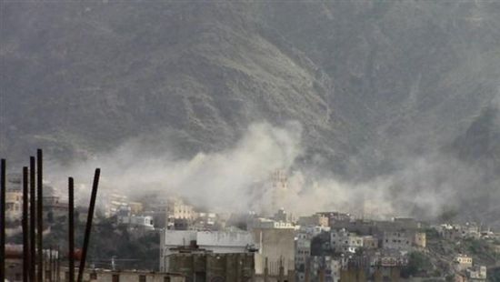 إرهاب على مساكن السكان.. الحوثي يسلب حق الحياة