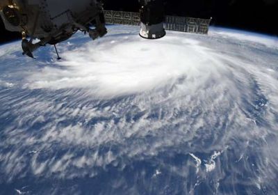 إعصار زيتا يصل إلى ذروته في أمريكا