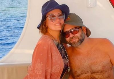 ريهام عبدالغفور تستمتع بأجواء الصيف بصحبة زوجها على متن يخت