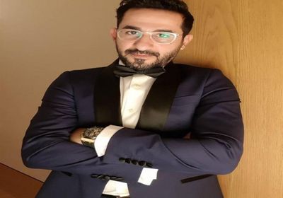 أحمد حلمي يهنئ منى زكي على طرح فيلم "الصندوق الأسود"