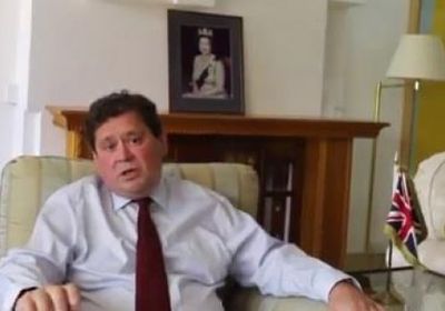 سفير بريطانيا بالسعودية يُدين الهجمات الحوثية الباليستية