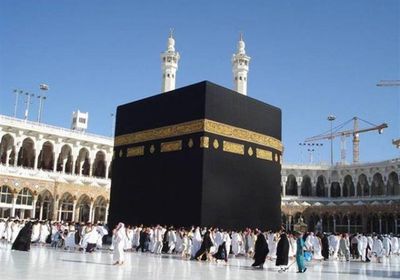 السعودية تسمح لمسلمي العالم بأداء مناسك العمرة