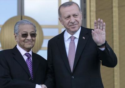 صحفي: مهاتير محمد وأردوغان وقطر أجرموا في حق الإسلام