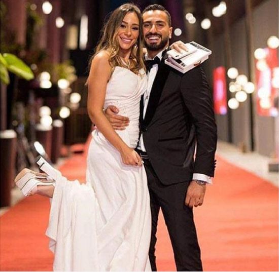 بسبب "أبلة فاهيتا".. محمد الشرنوبي يعتذر من زوجته