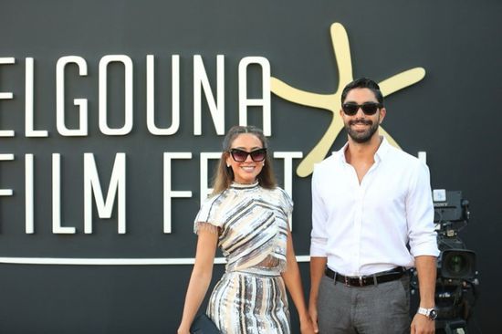 هند عبدالحليم تتألق بصحبة زوجها على السجادة الحمراء لمهرجان الجونة