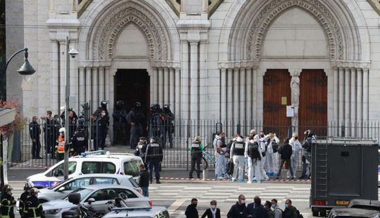 عميد كنيسة نوتردام بنيس يدعو أوروبا لمراجعة سياسة الهجرة