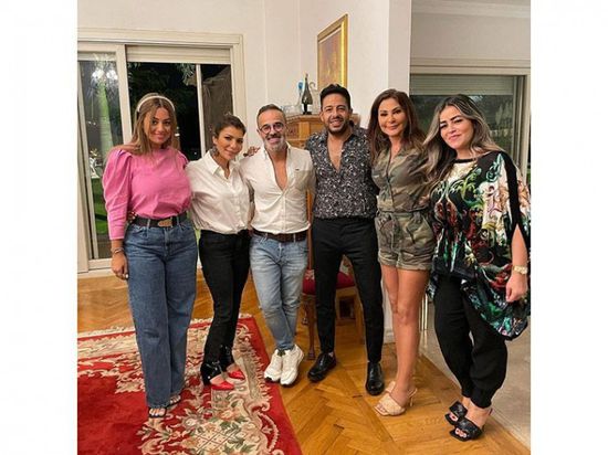 إليسا تحتفل بعيد ميلادها رفقة حماقي وأصالة (صور)