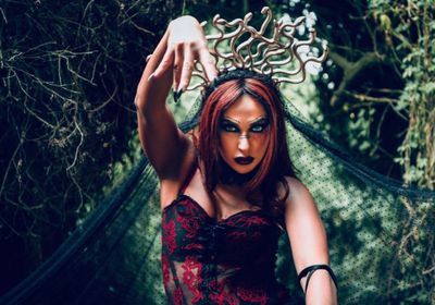 بالتزامن مع الهالوين.. جلسة تصوير مخيفة وغريبة لـ ميس حمدان (صور)