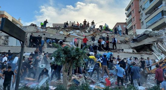 ارتفاع ضحايا زلزال إزمير إلى 6 قتلى وأكثر من 200 جريح