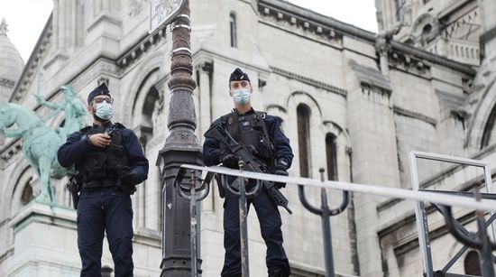 فرنسا تشدد الإجراءات الأمنية في سفاراتها