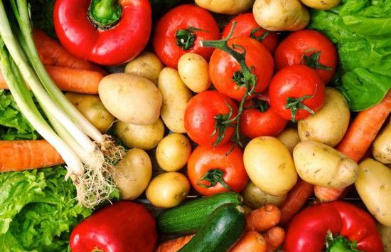 ارتفاع البطاطس.. أسعار الخضروات والفواكه بأسواق العاصمة عدن