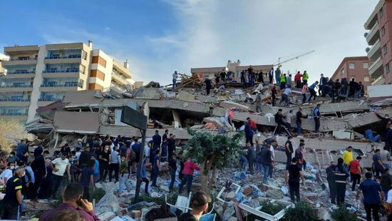 ارتفاع حصيلة قتلى الزلزال في إزمير إلى 24