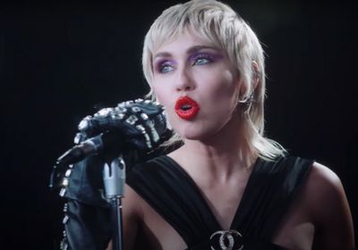 كليب مايلي سايروس الجديد Midnight Sky يقترب من 80 مليون مشاهدة