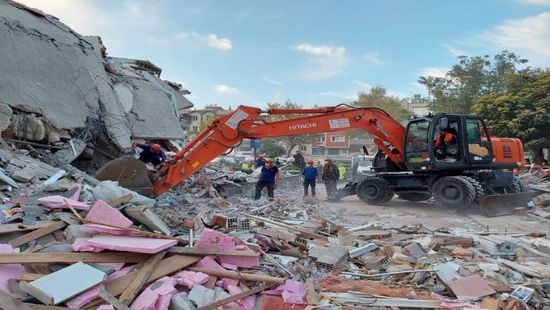 ارتفاع حصيلة ضحايا زلزال إزمير إلى 35 قتيلًا