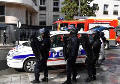 عمدة ليون: لا معلومات حاليًا عن دوافع الهجوم على الكاهن