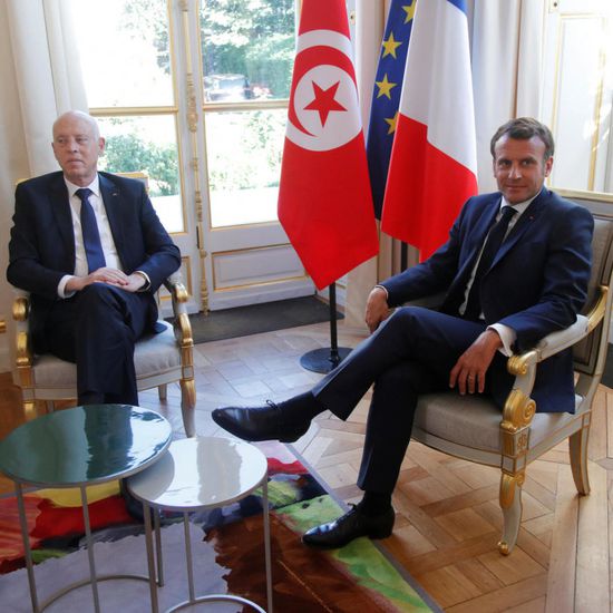 قيس وماكرون يناقشان الأحداث الإرهابية هاتفيًا