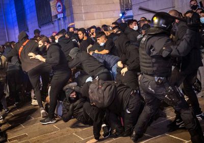 اشتباكات عنيفة بين الشرطة ومحتجين بإسبانيا