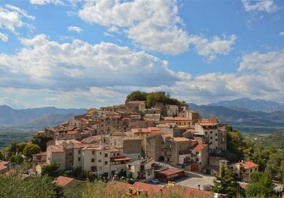 قرية إيطالية تدفع 40 ألف جنيه إسترليني لمَن يعيش فيها