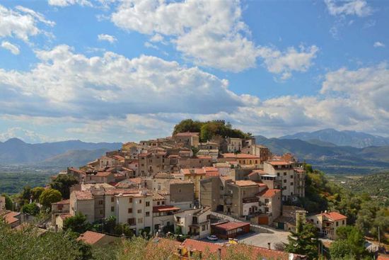 قرية إيطالية تدفع 40 ألف جنيه إسترليني لمَن يعيش فيها