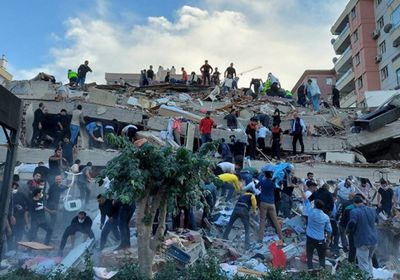 حصيلة زلزال إزمير ترتفع إلى 60 قتيل