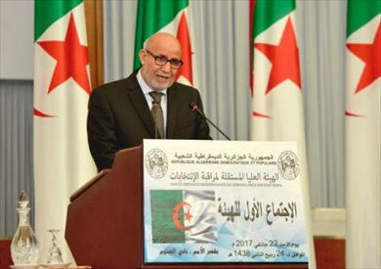 هيئة الانتخابات الجزائرية: 66.8% من الناخبين موافقون على الدستور الجديد