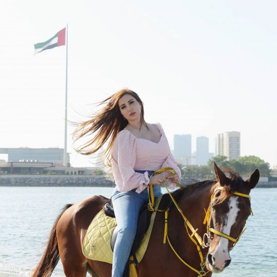نسرين طافش تحتفل بيوم العلم الإماراتي