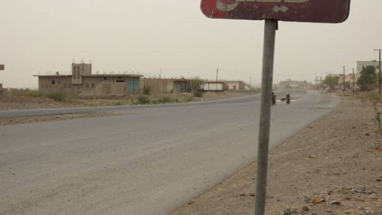 مدفعية مليشيا الحوثي تقصف مدينة حيس