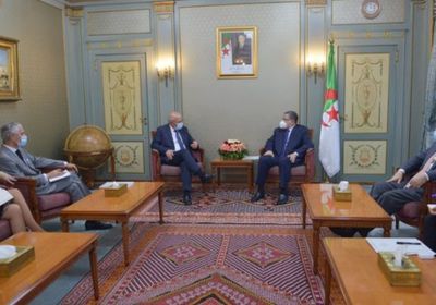 رئيس الوزراء الجزائري يبحث مع وزير الخارجية البرتغالي سبل التعاون المشترك