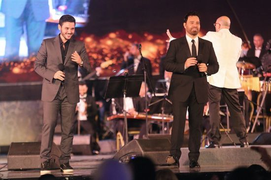 بالفيديو.. عاصي الحلاني يغني مع نجله الوليد بدار الأوبرا المصرية