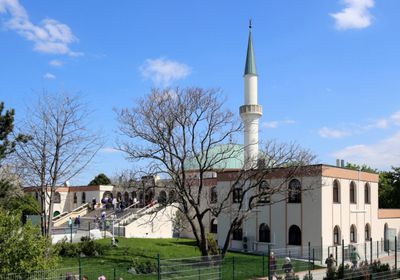 النمسا تُعلن إغلاق مساجد مرتبطة بالتطرف