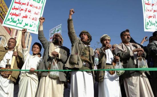 الشرق الأوسط: مليشيا الحوثي تنهب المساعدات الإنسانية