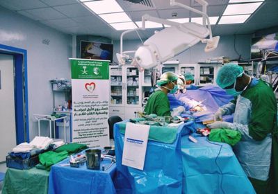 فريق طبي سعودي يجري 113 جراحة قلب بالمكلا